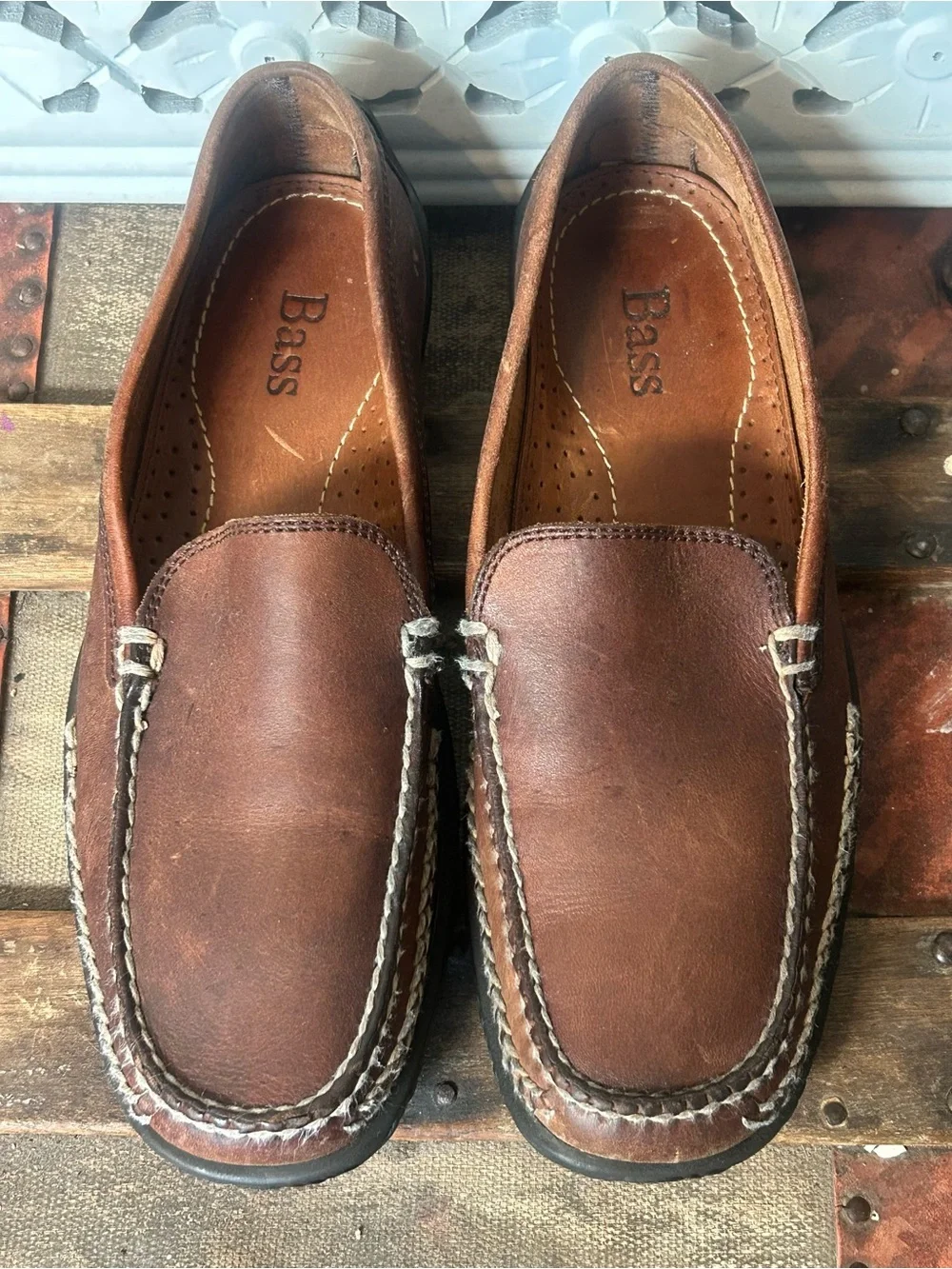 Bass brown leather